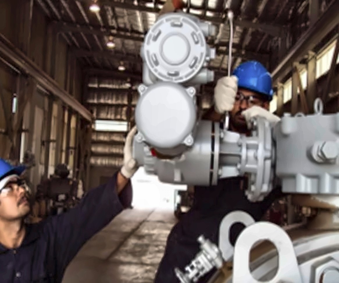 Inspecting and re-lubricating a valve gearbox