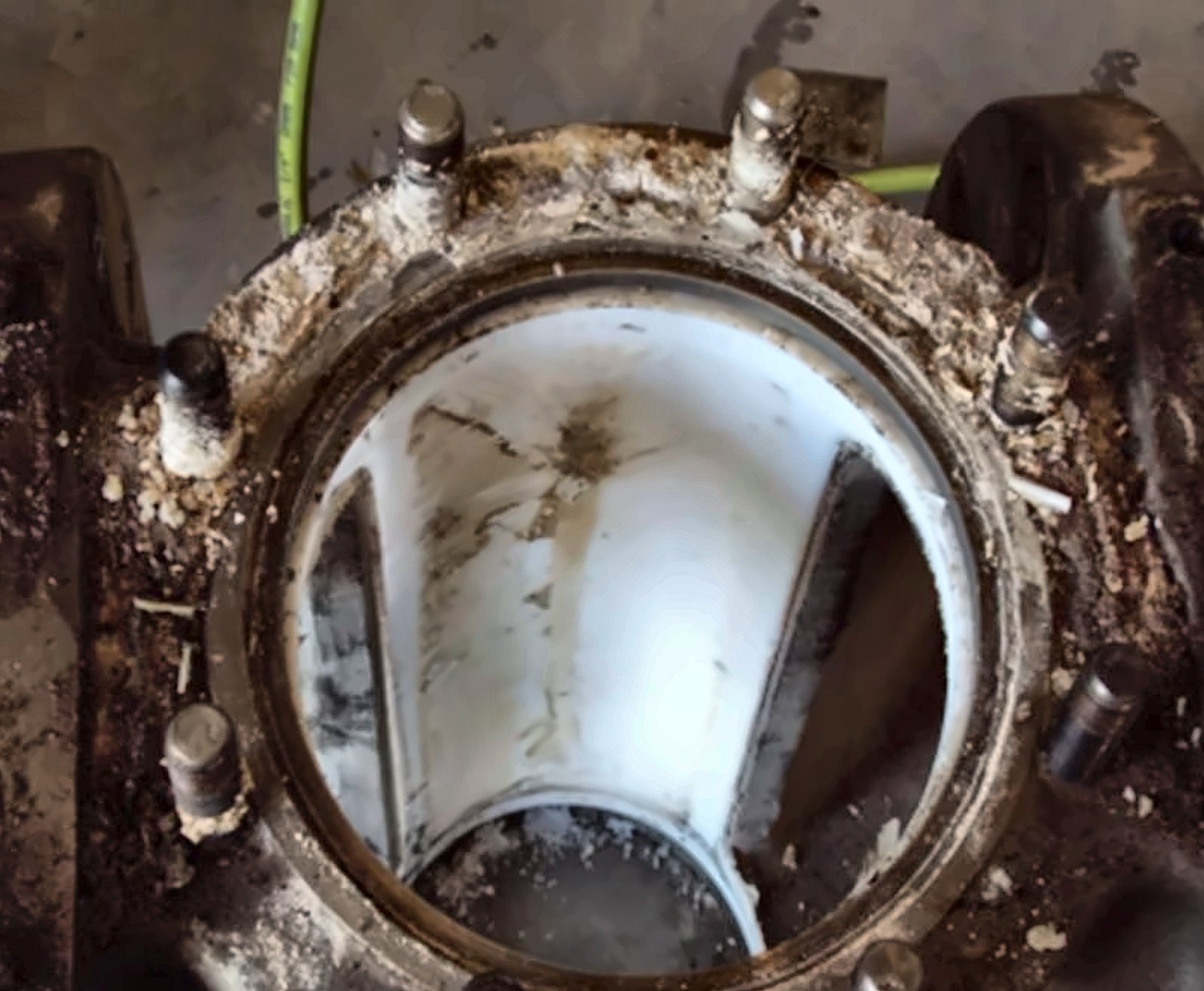 Plug valve body with hardened old sealant to be flushed out