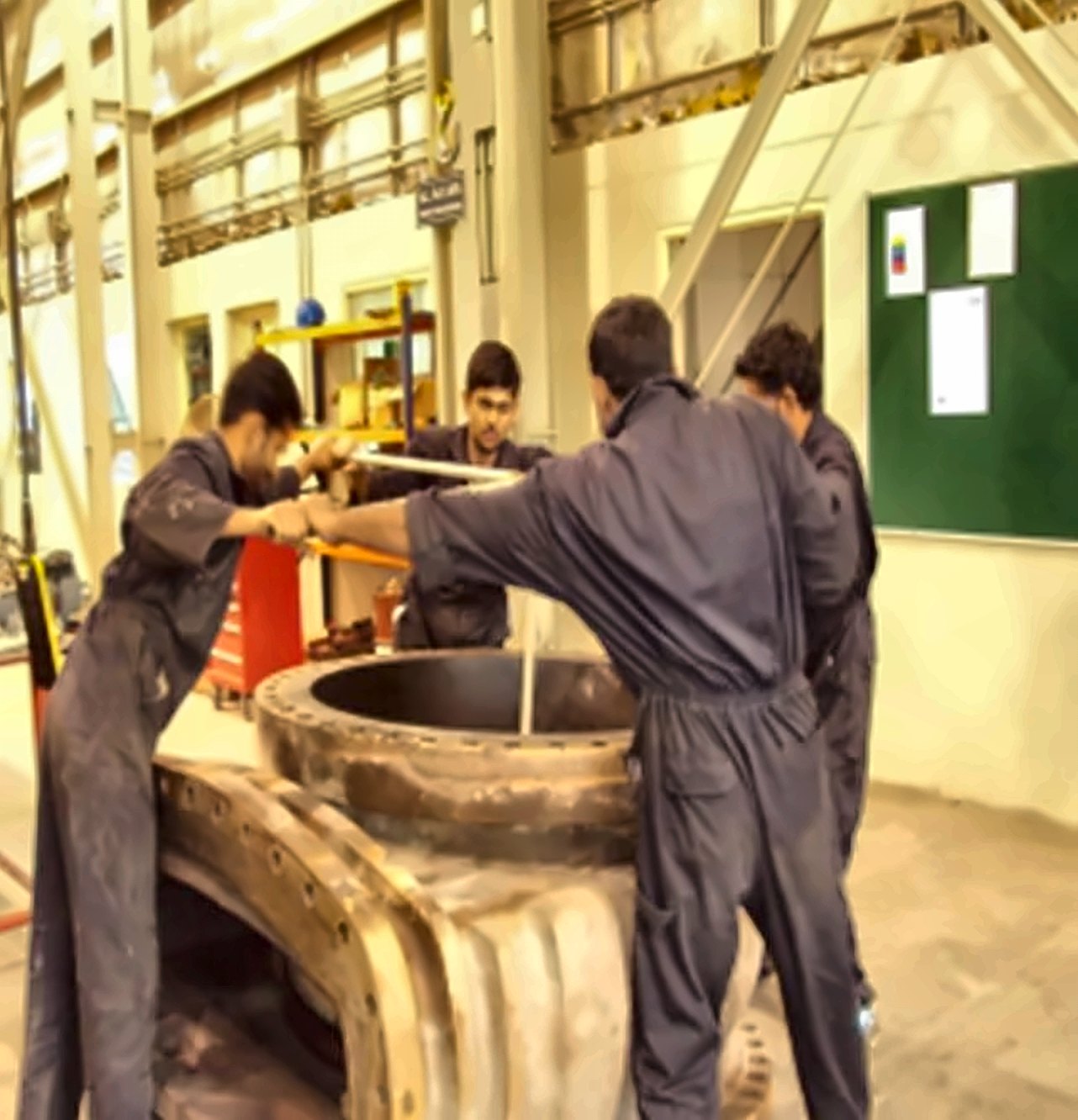 Manual seat lapping on a gate valve body