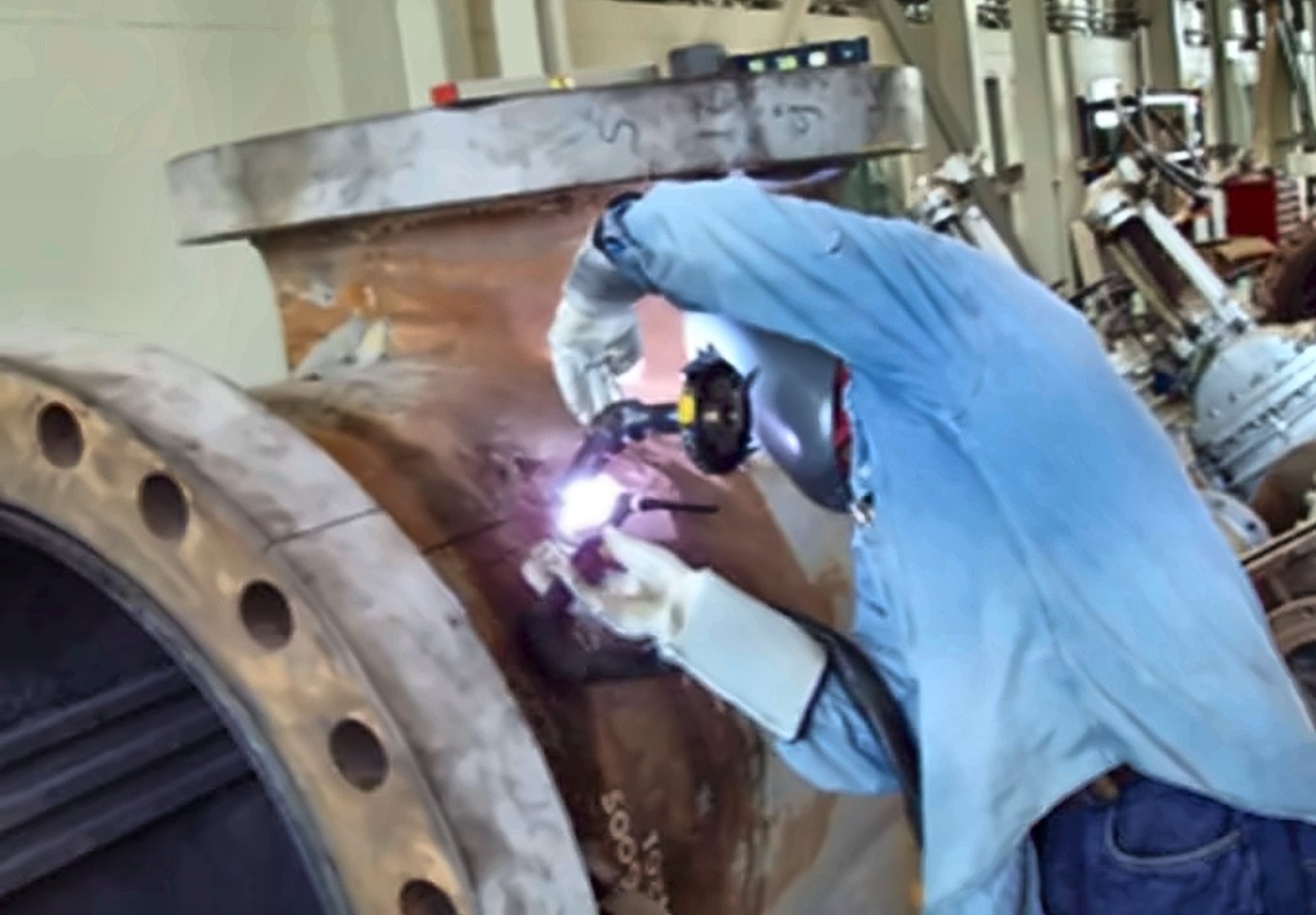 Weld modification on a parallel slide gate valve