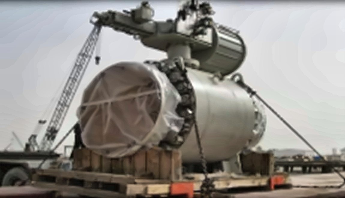 Rigging a large ball valve for delivery to site